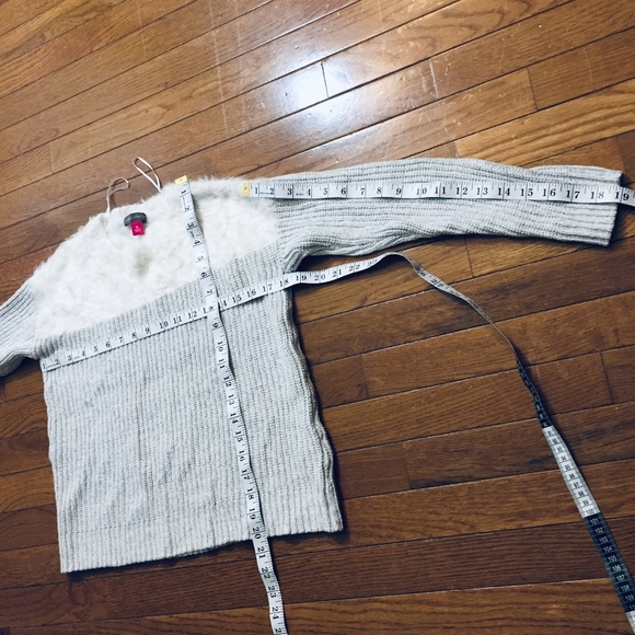 VINCE CAMUTO Sweater, Elegant.Like new. - Picture 5 of 8
